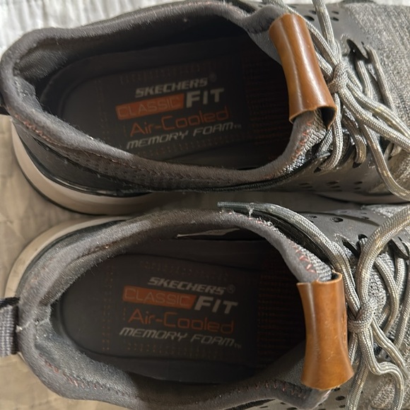 Skechers casual walking shoes men’s size 9.5. Canvas upper - Picture 5 of 6